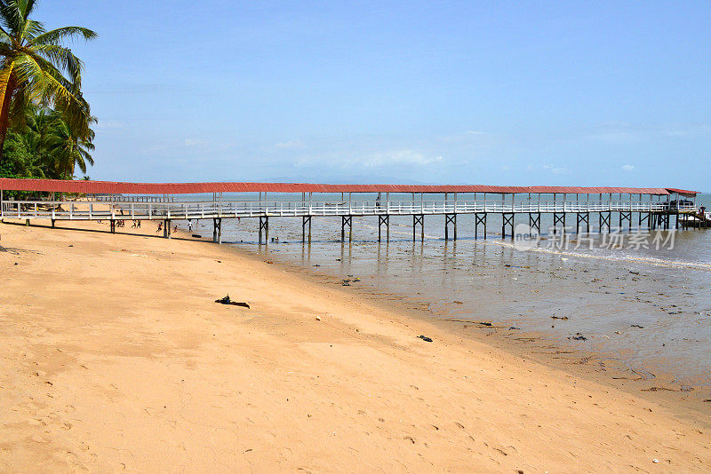 在Lungi船码头和Lungi海滩的码头，Port Loko，塞拉利昂